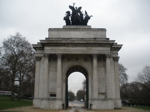 Constitution Arch the grand entrance to Buckingham Palace